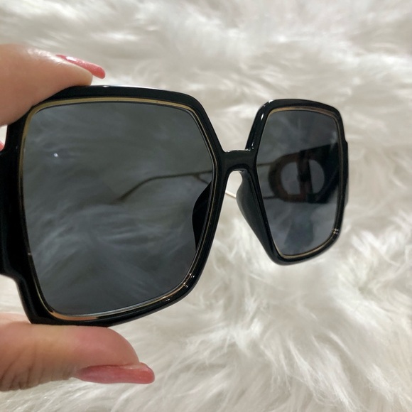 CHRISTIAN DIOR 30MONTAIGNE2 OVERSIZED SQUARE SUNGLASSES IN BLACK/GOLD - Picture 2 of 12